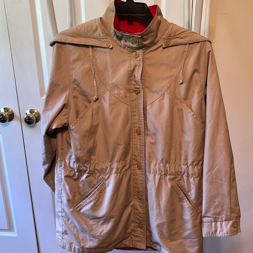 London fog Ladies button down coat with hood & Pockets Size 8 regular